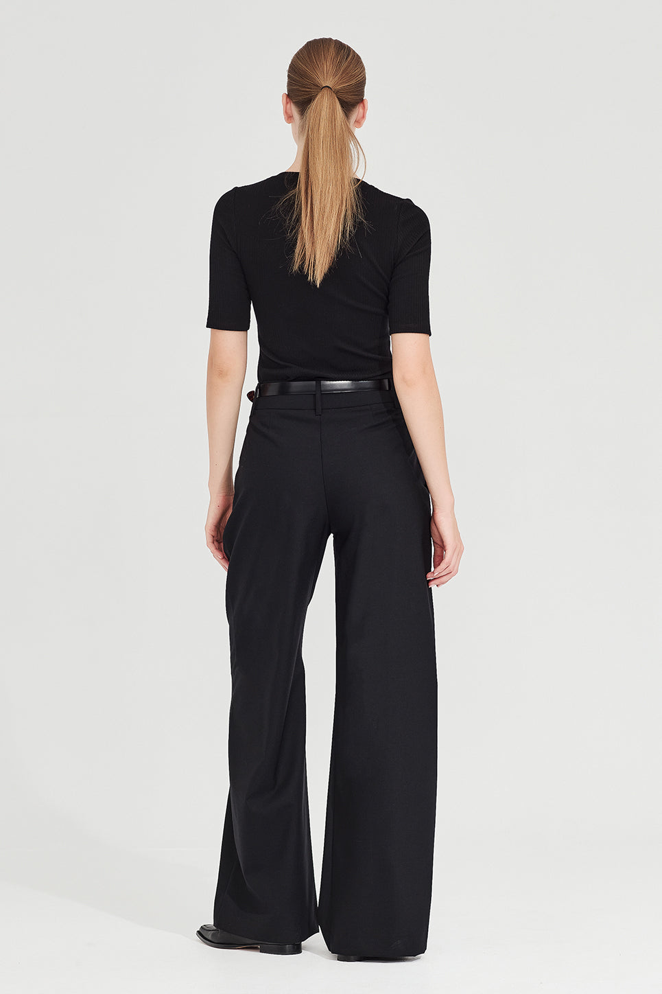 The Lila Tee in Black