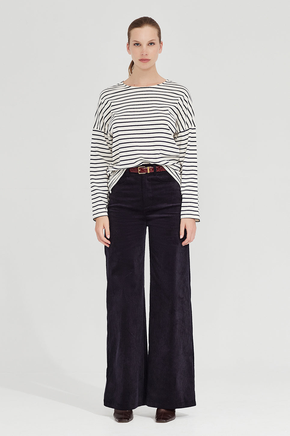 The Olsen Tee in Navy/Ivory Stripe