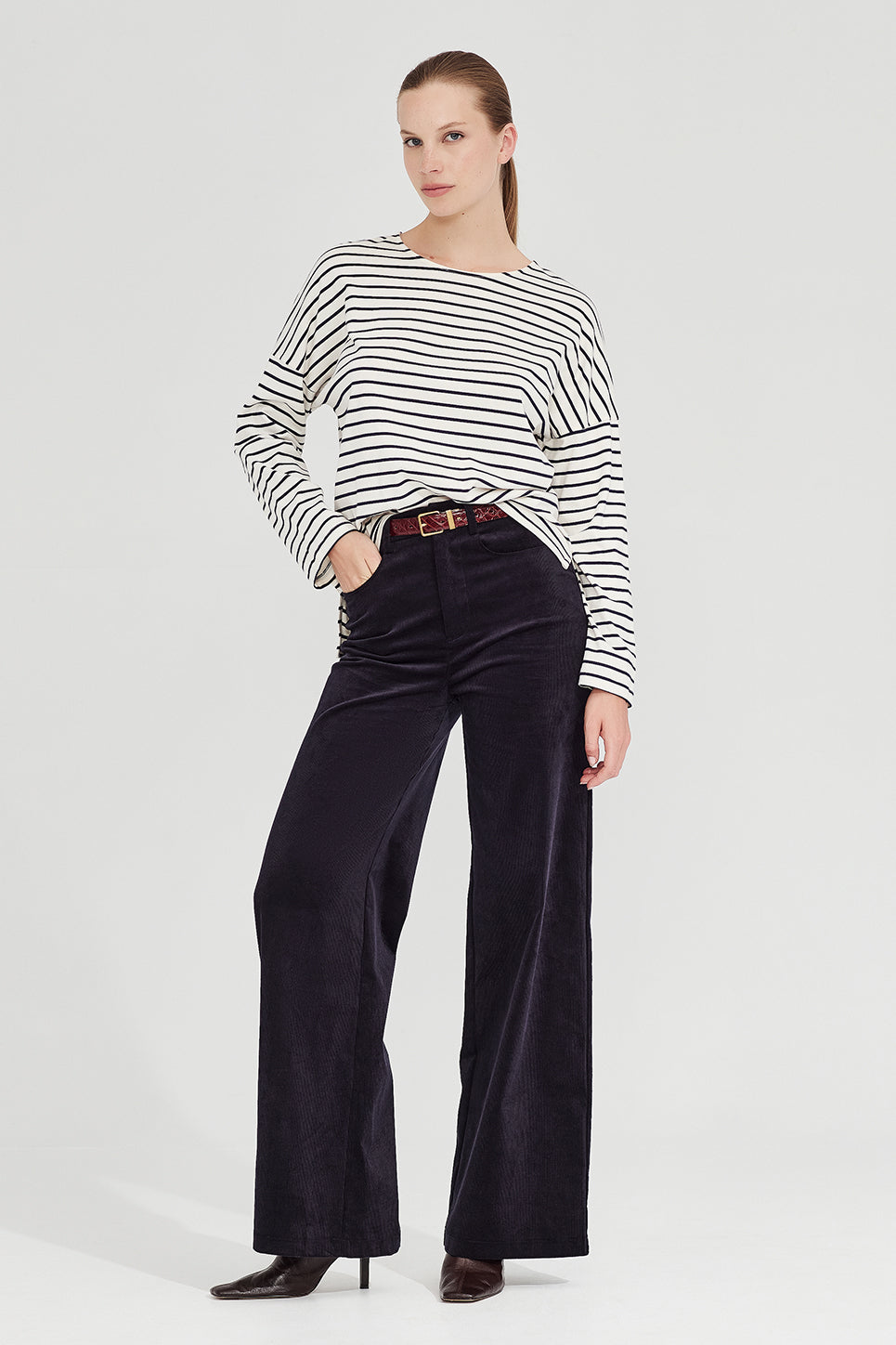 The Olsen Tee in Navy/Ivory Stripe