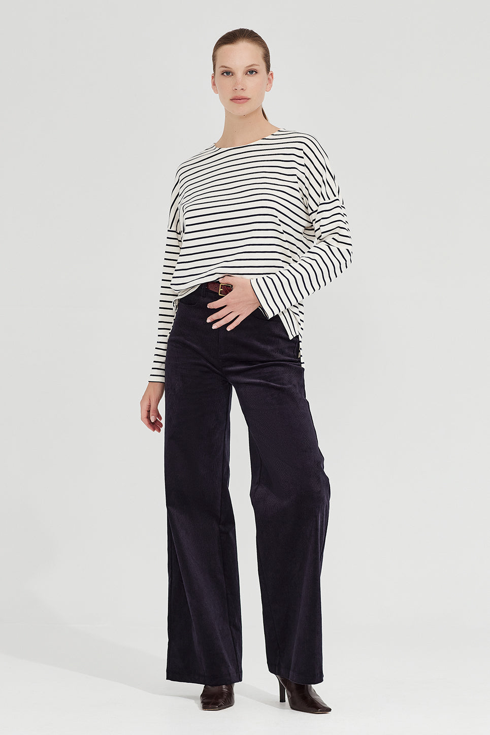 The Olsen Tee in Navy/Ivory Stripe