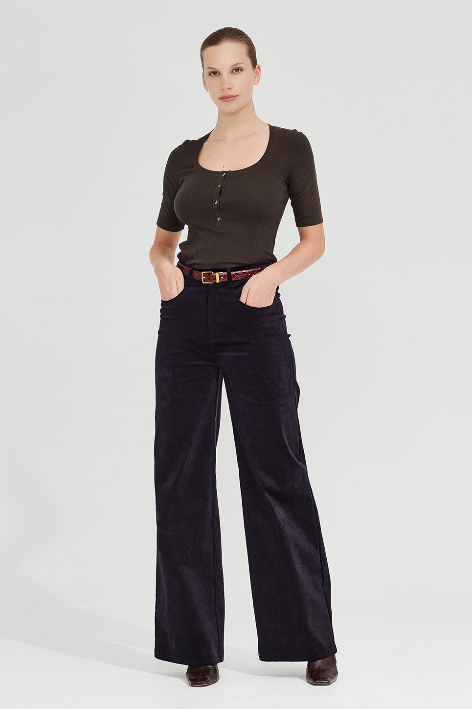 The Lila Tee in Moss