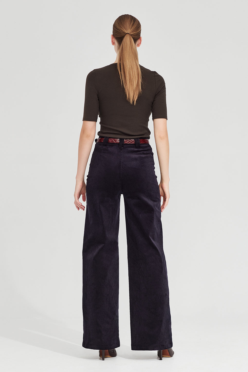 The Lila Tee in Moss