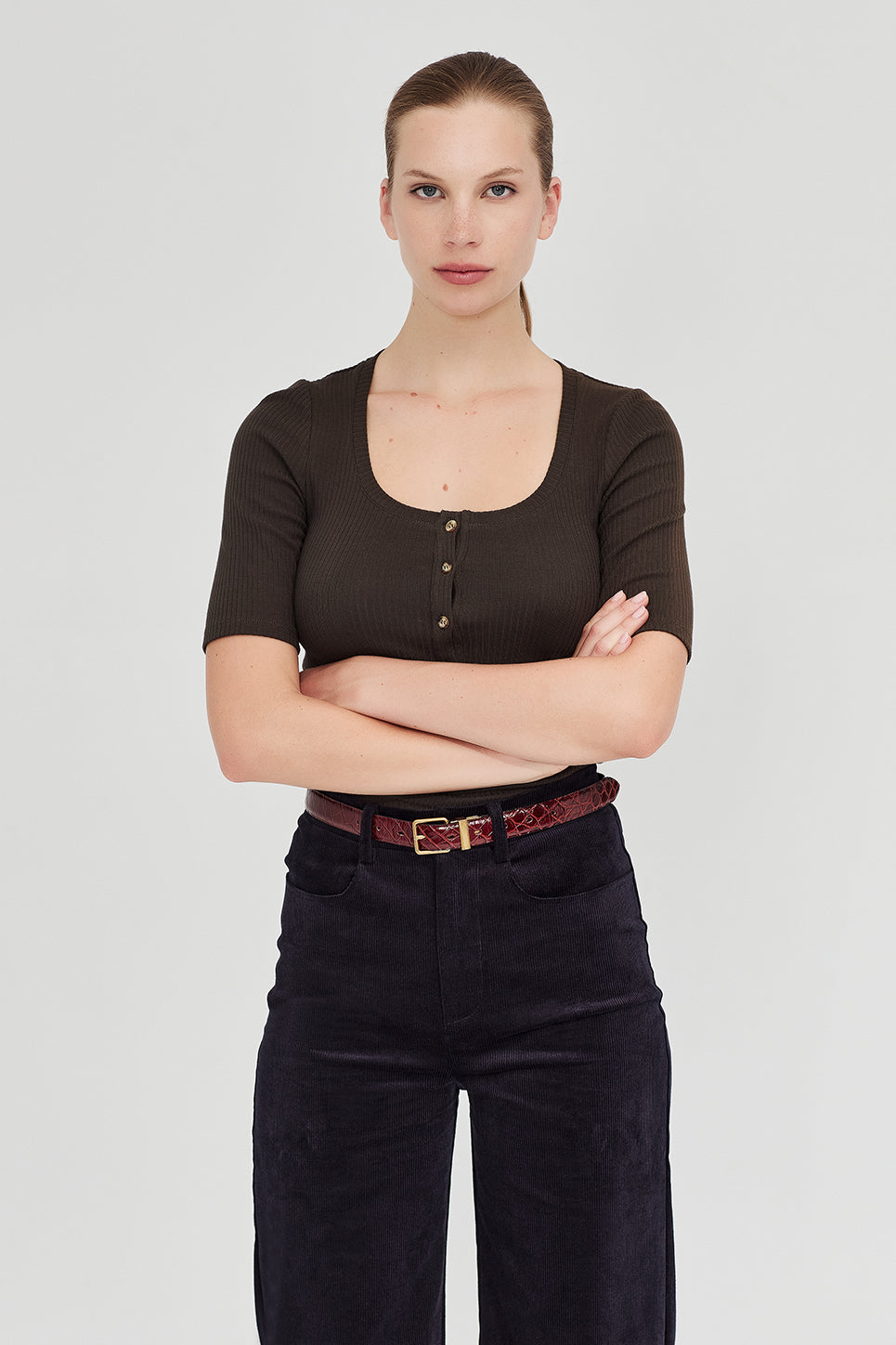 The Lila Tee in Moss