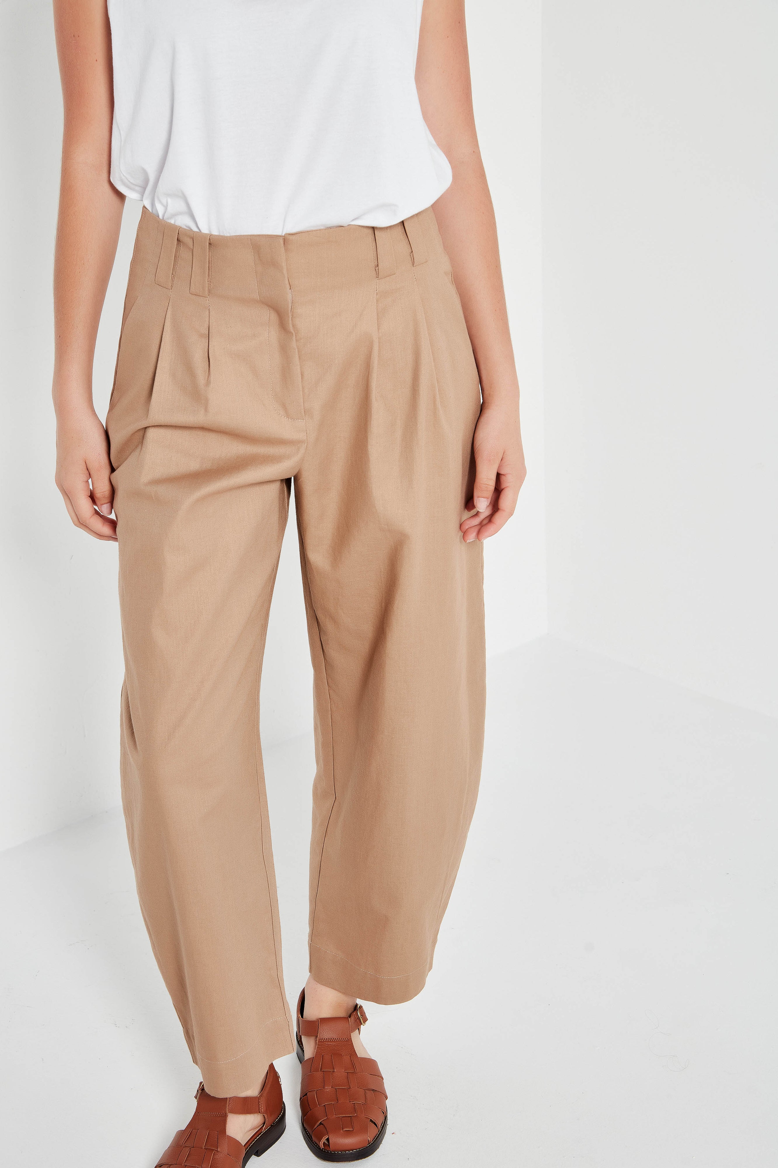 The Palermo Trouser in Almond