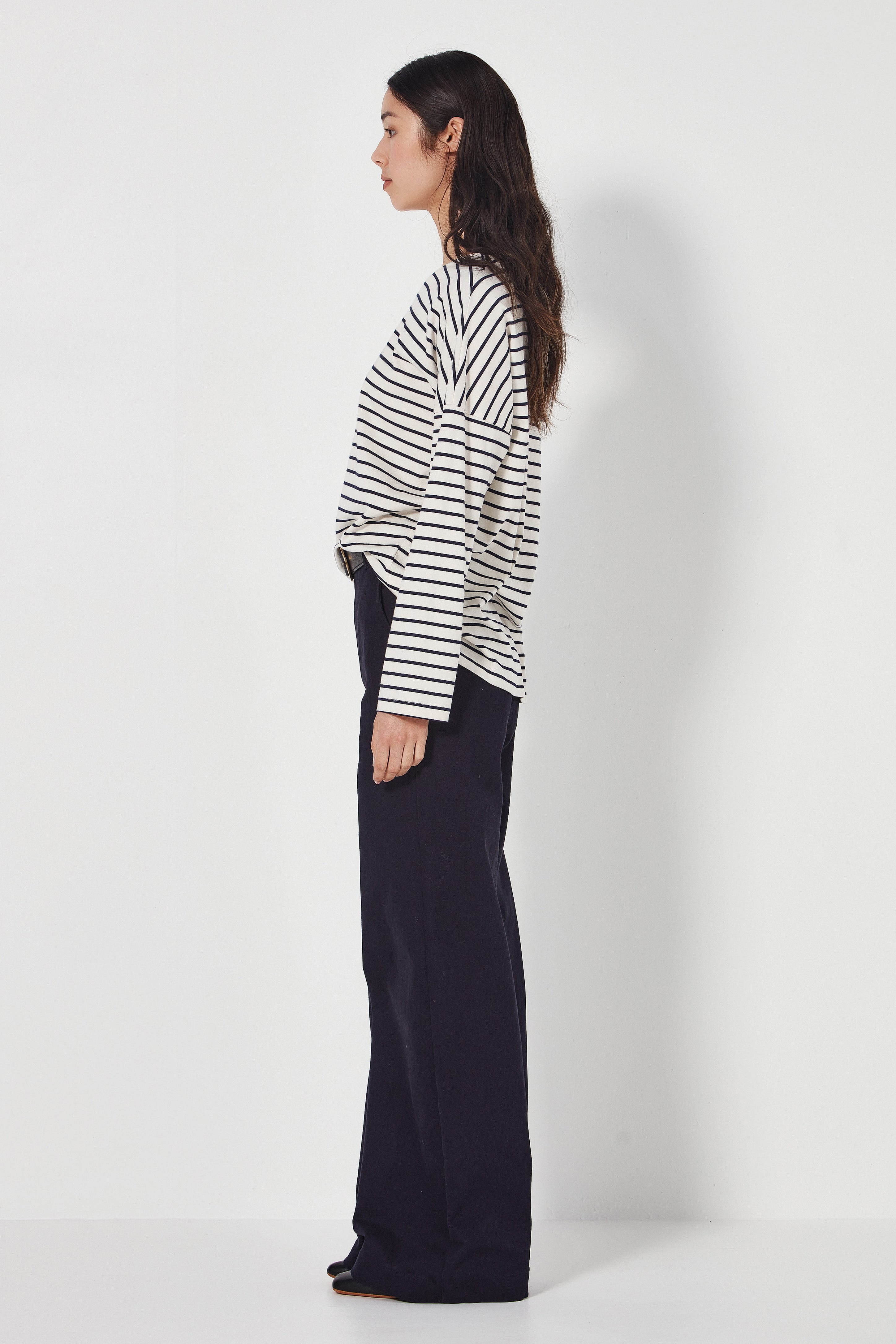 The Olsen Tee in Navy/Ivory Stripe