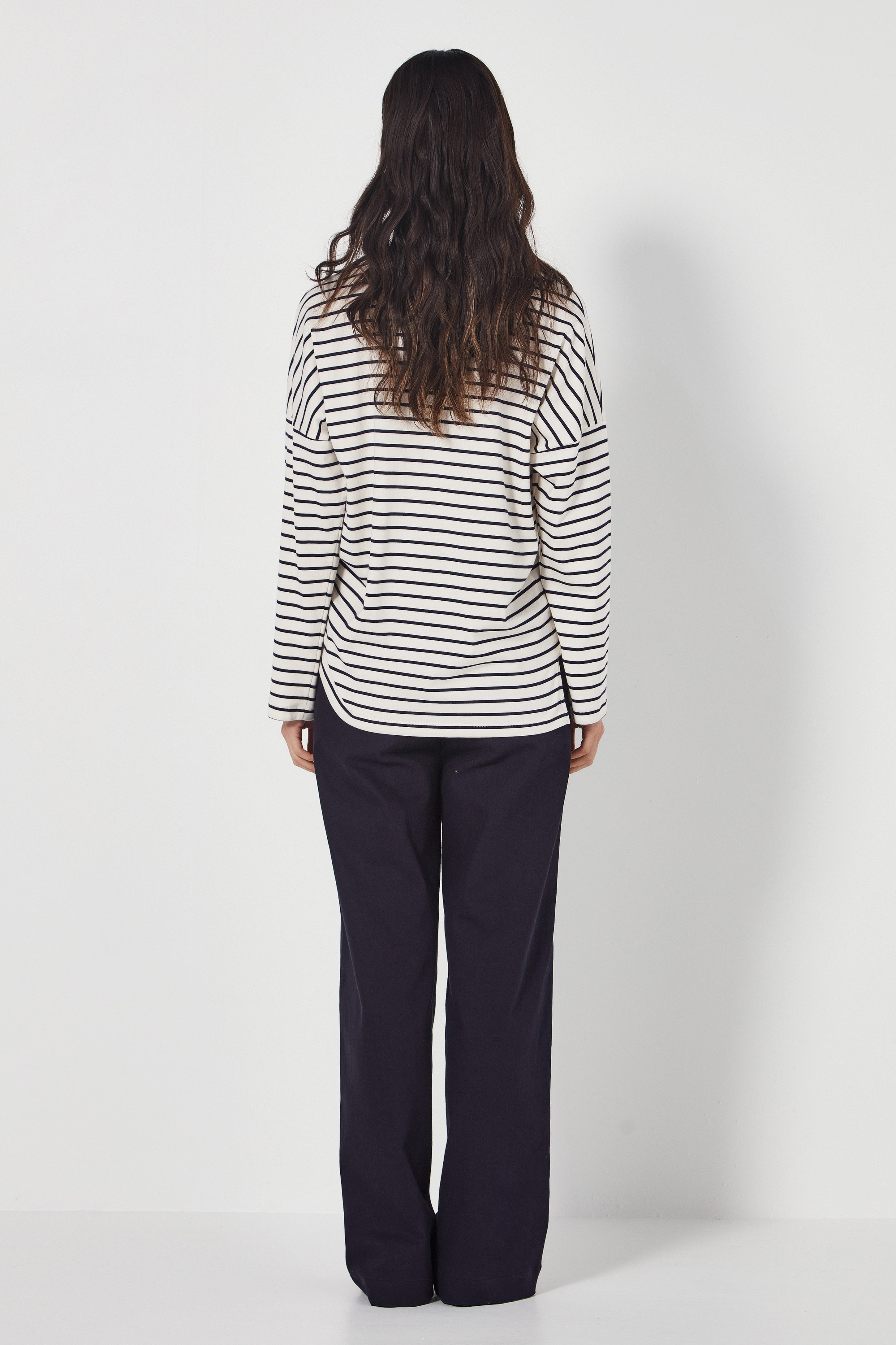 The Olsen Tee in Navy/Ivory Stripe